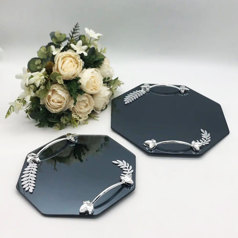 SET 2 PIECES PLATEAUX OCTOGONAL VERRE MODELE FEUILLE AVEC POIGNEE ARGENTE MODELE NOIR 25 CM - 30 CM 
