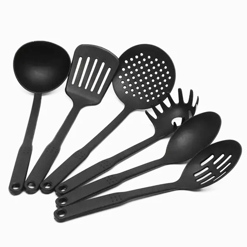 Set 6 pièces ustensiles plastique couleur noir