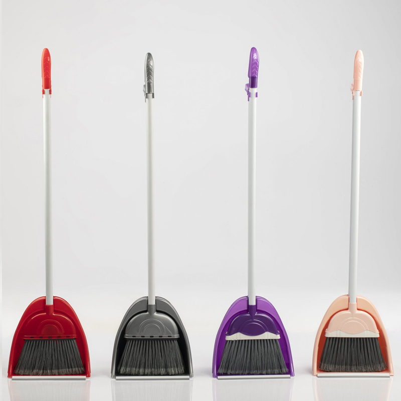 SET BALAI + BROSSE AVEC MANCHE 100X24 CM COULEURS MIX